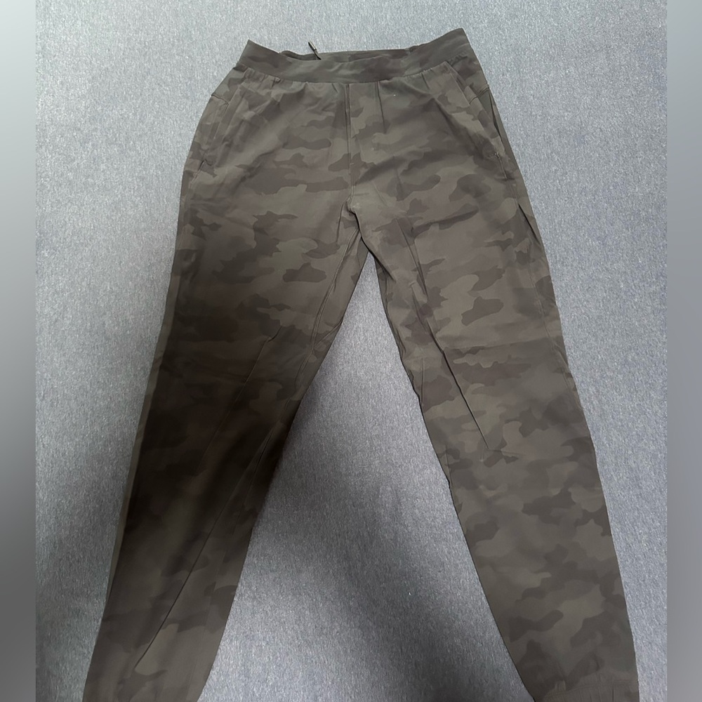 Men’s lululemon surge jogger